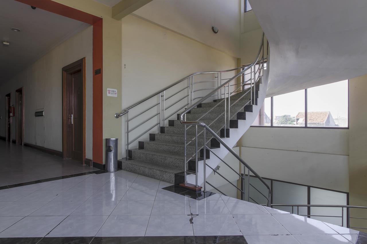 Reddoorz Plus Near Grage City Mall Cirebon Esterno foto